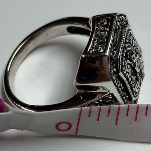 925 Sterling Silver & Marcasite Ring - SZ 7 1/2 - Picture 6 of 7